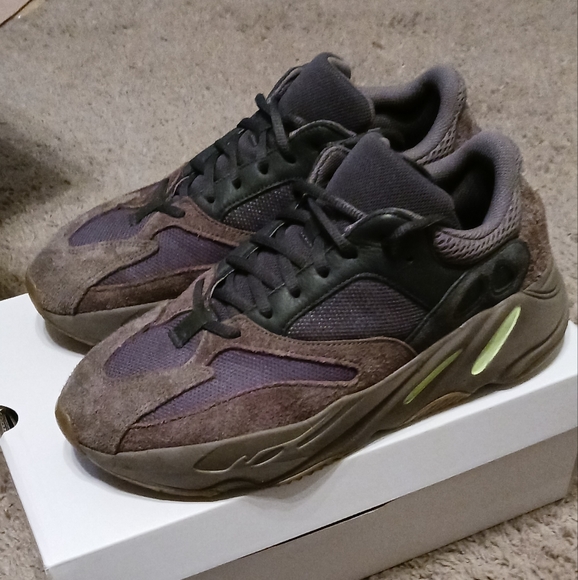 Yeezy Boost 700 'Mauve' men's size 11 - Picture 2 of 10